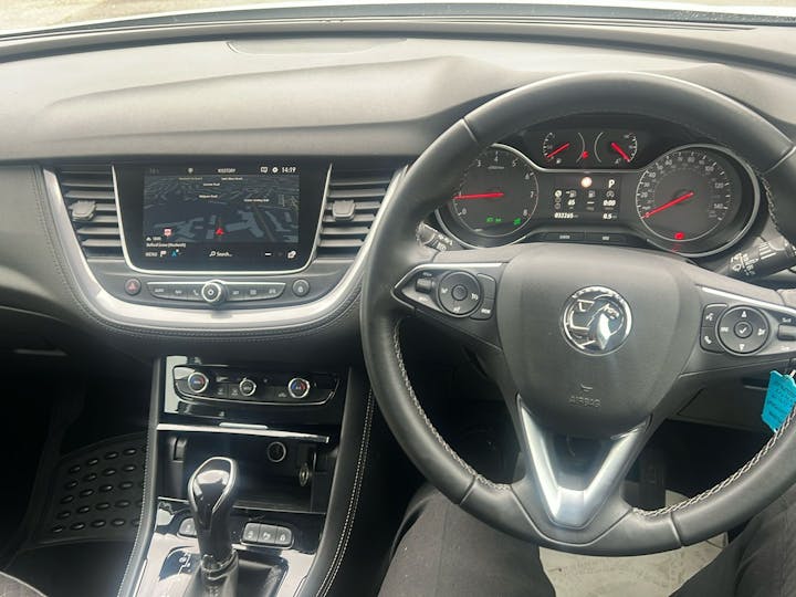 White Vauxhall Grandland X 1.2 SRi Nav 2020