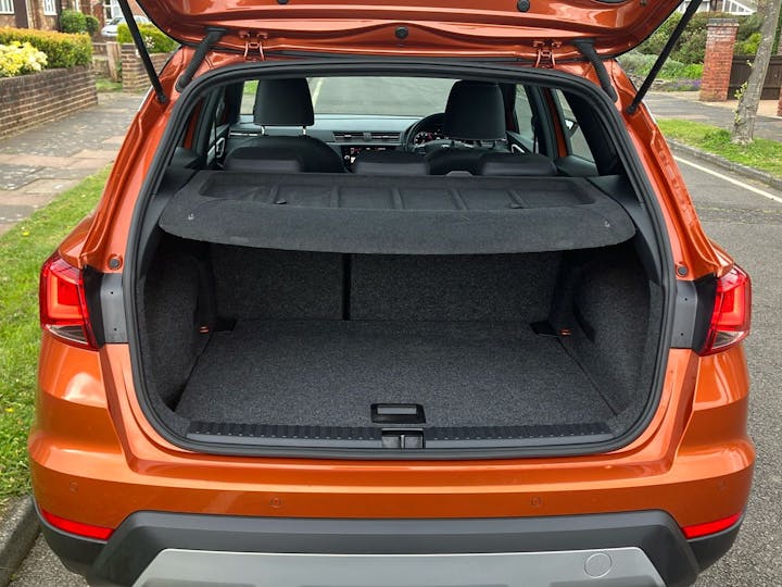 Orange SEAT Arona 1.0 TSI Xcellence Lux DSG 2020
