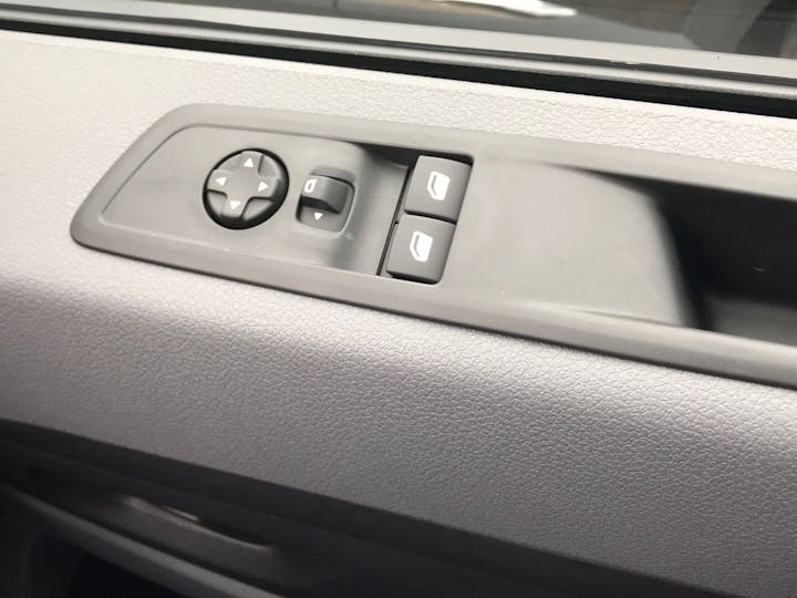 White Vauxhall Vivaro 1.5 L1h1 2700 Dynamic S/S 2021