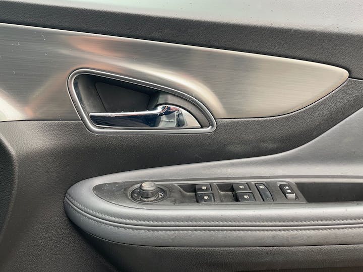 Silver Vauxhall Mokka 1.7 SE CDTi 2015