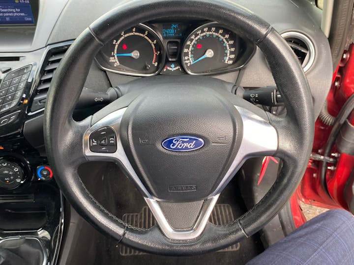 Red Ford Fiesta 1.2 Zetec 2016