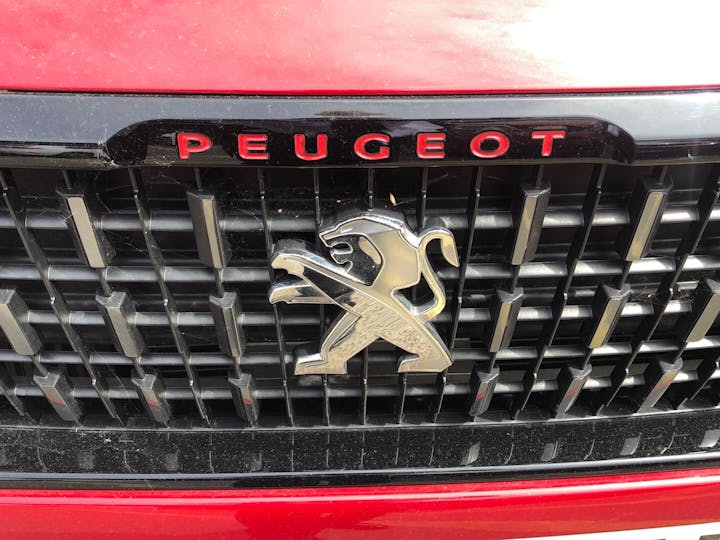 Red Peugeot 2008 1.2 Puretech S/S GT Line 2019