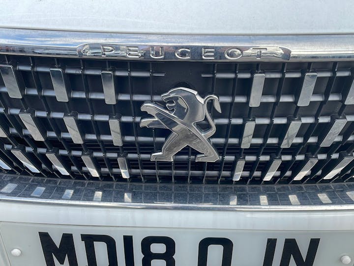 White Peugeot 3008 1.5 Bluehdi S/S Allure 2018