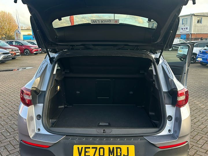 Grey Vauxhall Grandland X 1.2 SRi Nav 2020