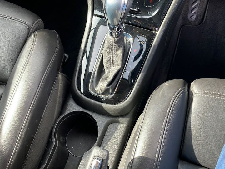 White Vauxhall Mokka X 1.6 Elite Nav CDTi 2017