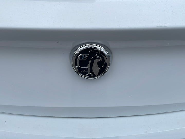 White Vauxhall Astra 1.6 Elite Nav CDTi 2016