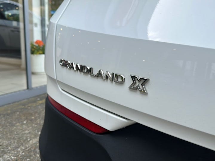 White Vauxhall Grandland X 1.2 Elite Nav 2021