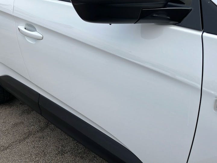 White Vauxhall Grandland X 1.2 Business Edition Nav 2021