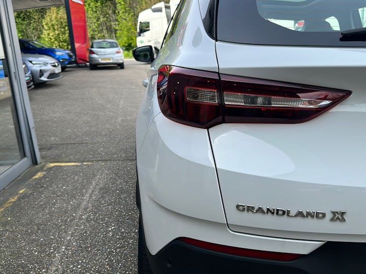 White Vauxhall Grandland X 1.2 Elite Nav 2021