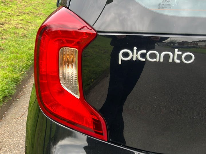 Black Kia Picanto 1.0 1 2021