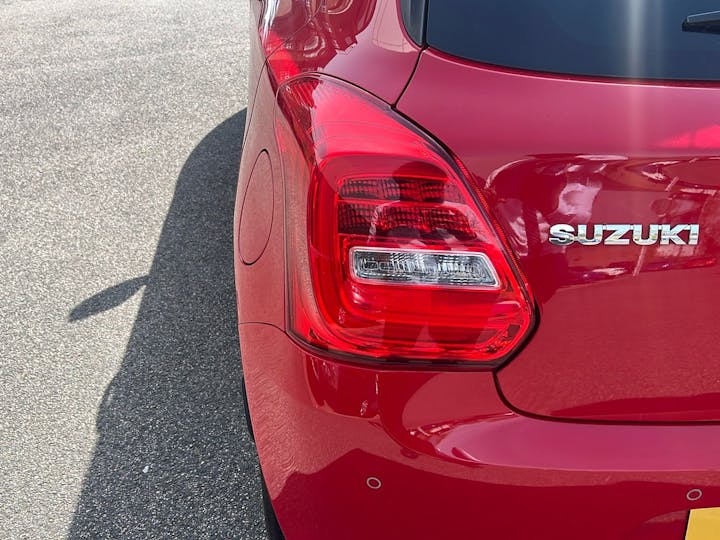 Red Suzuki Swift 1.2 Sz5 Dualjet Mhev 2021