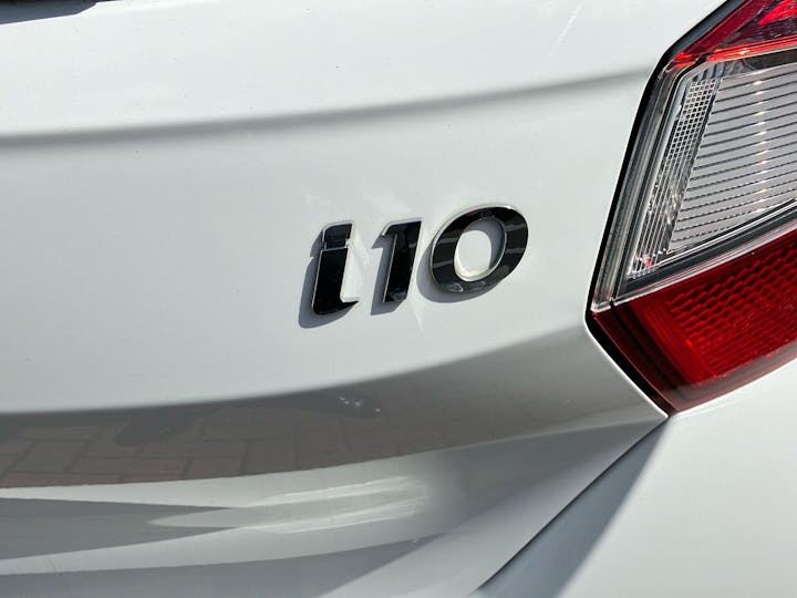White Hyundai I10 1.0 Mpi Premium 2020