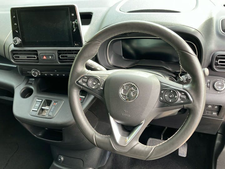 Blue Vauxhall Combo Life SE Xl S/S 2022