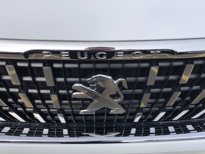 White Peugeot 5008 1.2 Puretech S/S Allure 2020