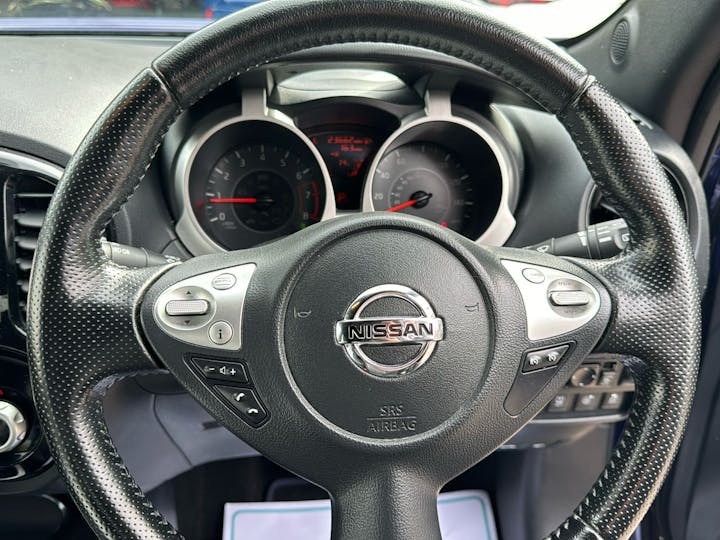Blue Nissan Juke 1.6 Tekna Xtronic 2018