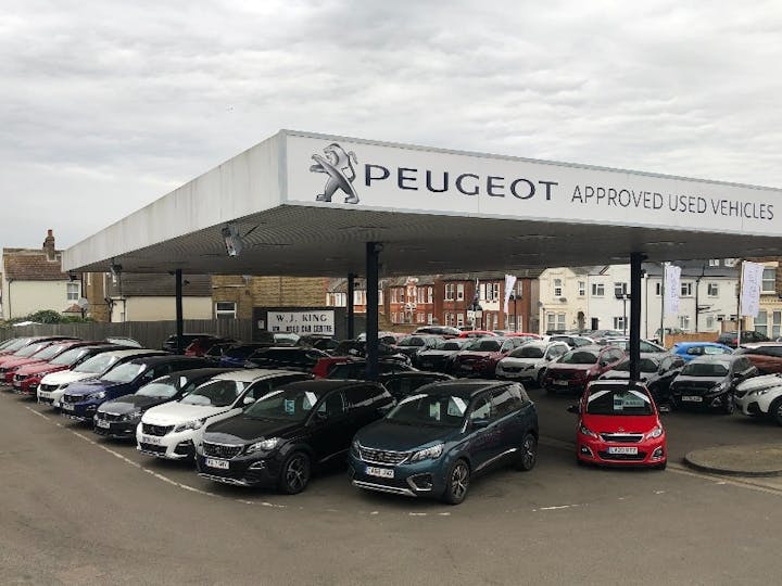 White Peugeot 3008 1.2 S/S GT Line Premium 2018