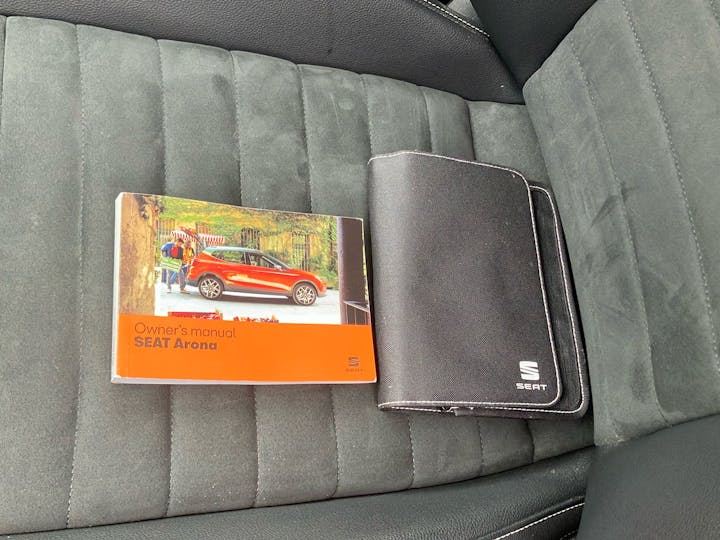 Orange SEAT Arona 1.0 TSI Xcellence Lux DSG 2020