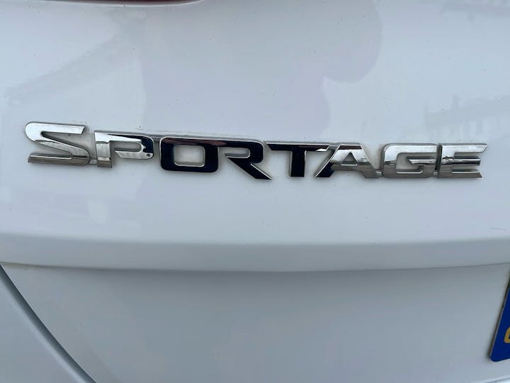 White Kia Sportage 1.6 3 Isg 2020