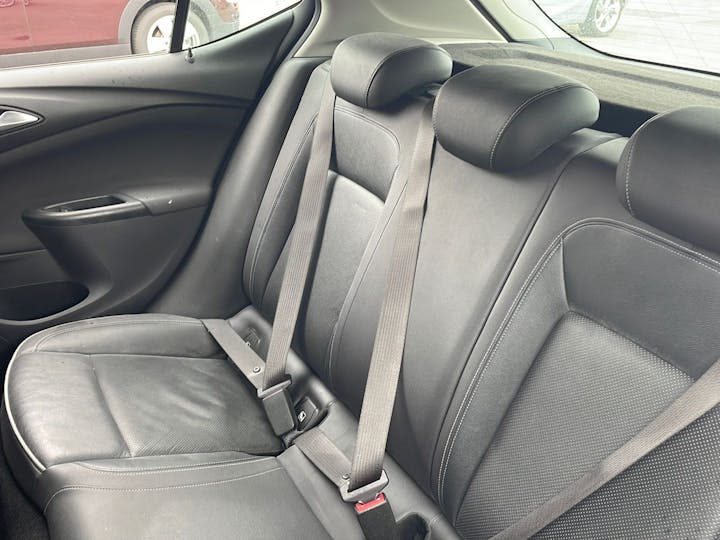 White Vauxhall Astra 1.6 Elite Nav CDTi 2016