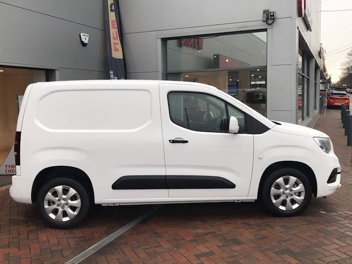  Vauxhall Combo 1.5 L1h1 2000 Griffin Edition 2021